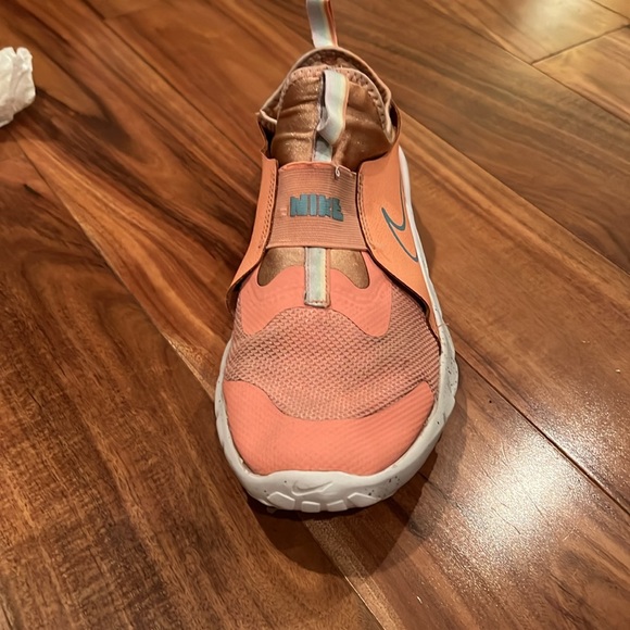 Nike tennis shoes, coral - Picture 2 of 7